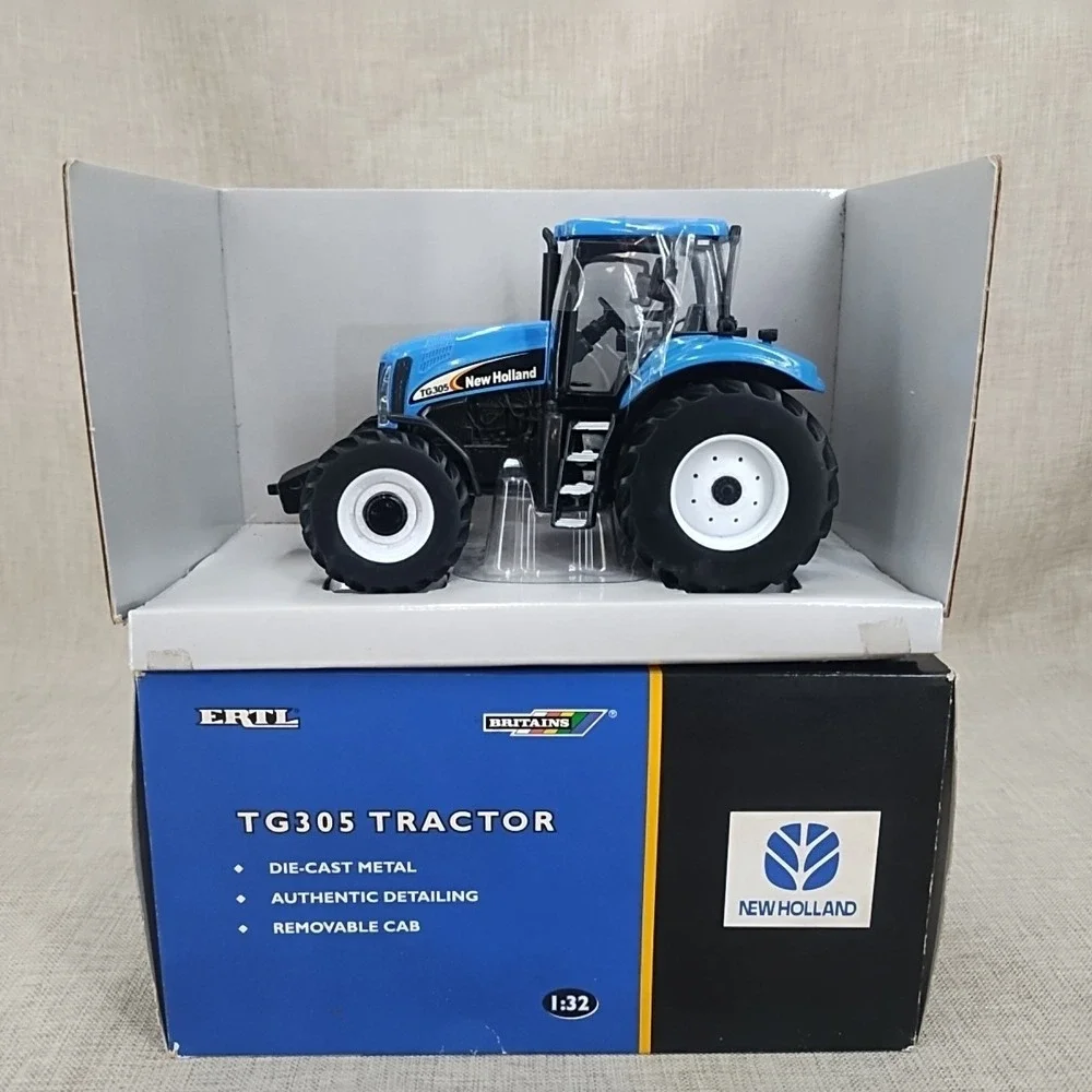 1:32 Scale Ertl Diecast Britains New Holland TG305 Blue Tractor New in Box